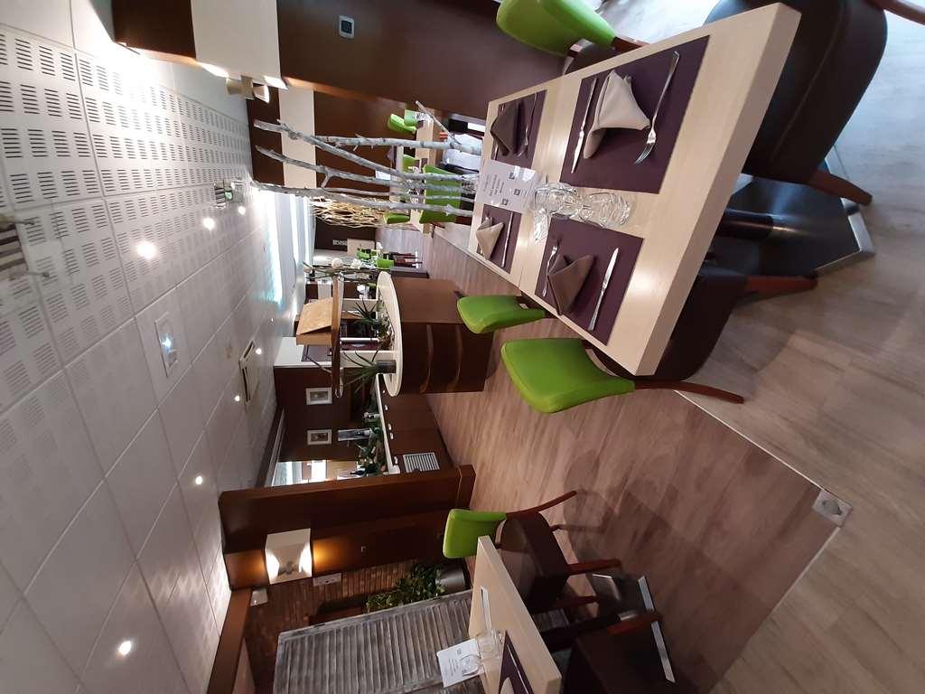 Kyriad Hotel Nevers Centre Restaurant bilde