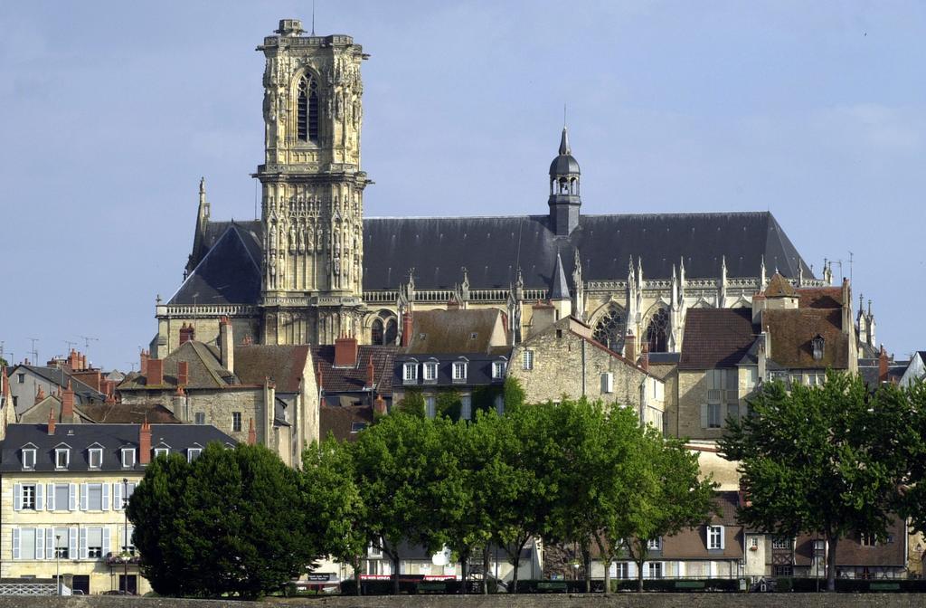 Kyriad Hotel Nevers Centre Eksteriør bilde